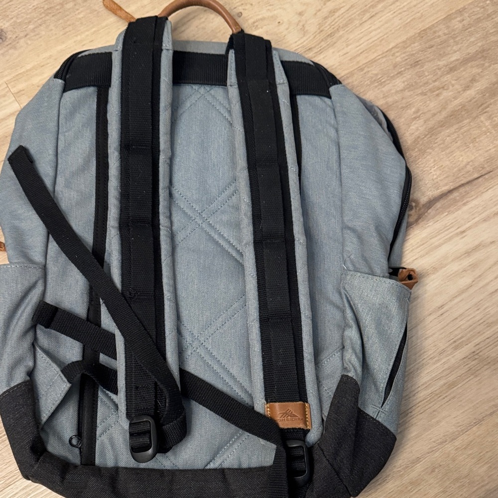 High Sierra U.S. Free Skiing Backpack - Picture 11 of 14